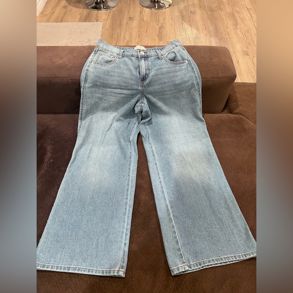 Vanilla Star Light Blue wide leg jeans. Very light and soft size small.